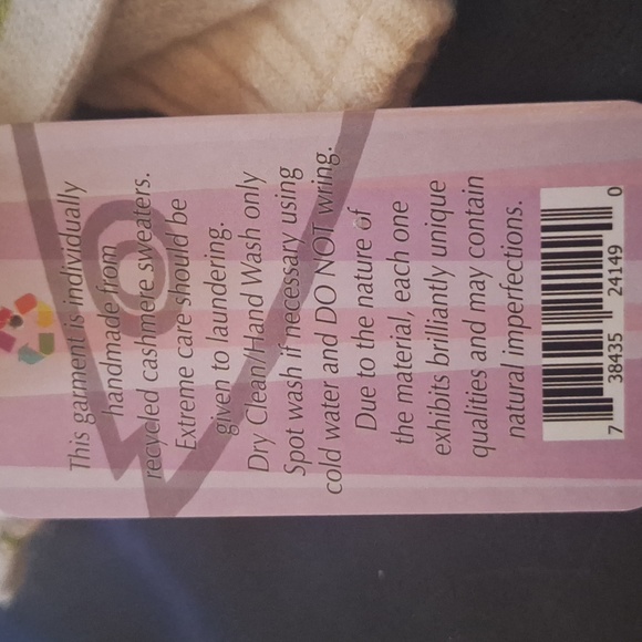 Sardine Clothing Co Cashmere Fingerless Gloves with Purple Flowers NWT - Picture 7 of 7